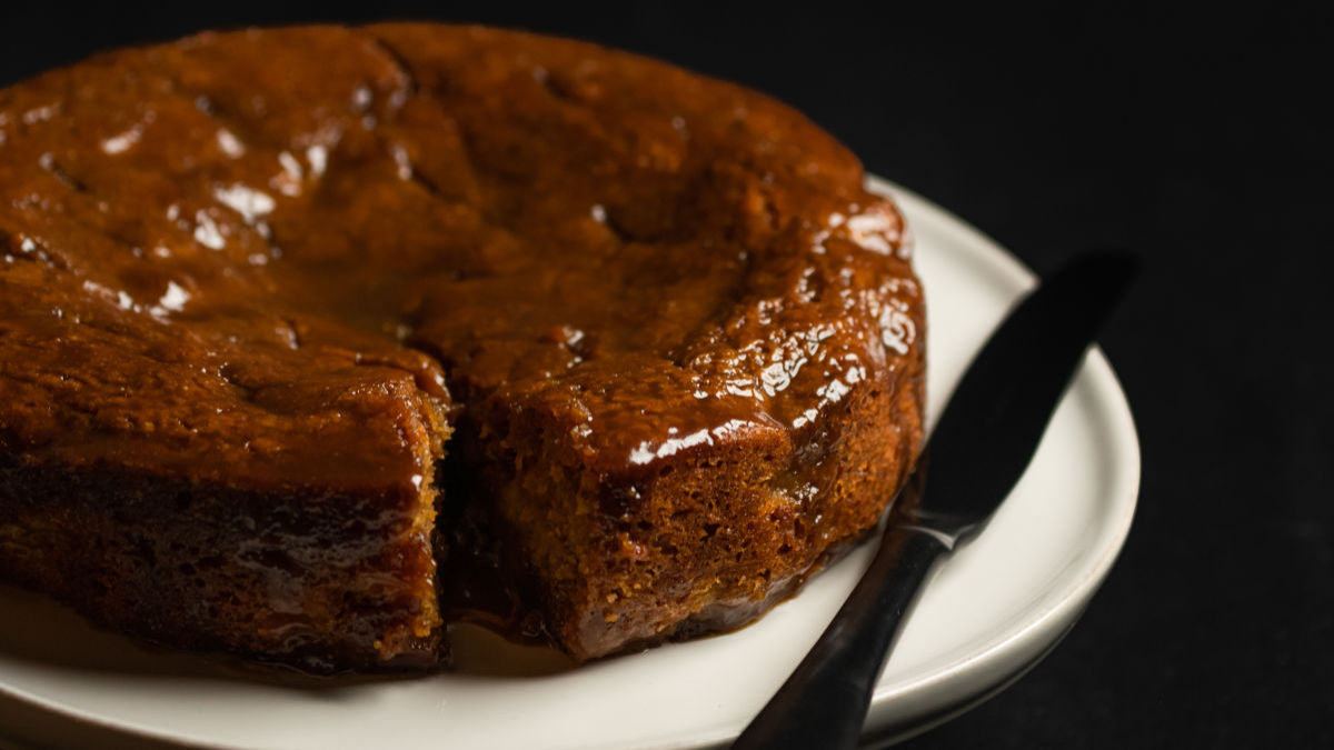 BOLO DE BANANA BANANUDO COM MUITO CARAMELO