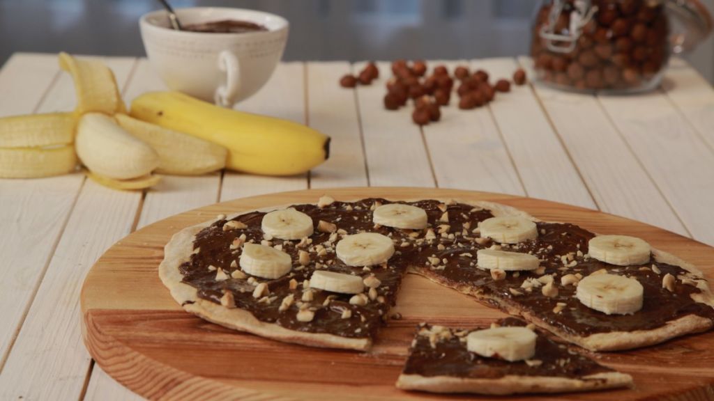 Pizza De Creme De Chocolate E Avelãs Com Banana - 24Kitchen - Veja As ...