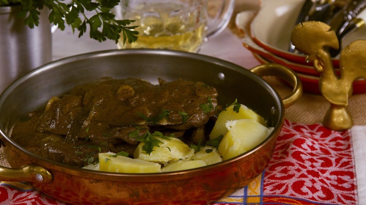 Bife de fígado de vitela à alentejana 