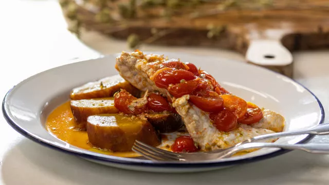Filetes de Peixe Galo de Tomatada com Batata Doce