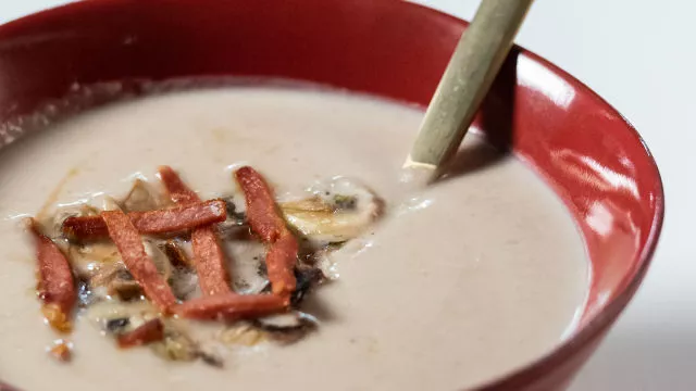 Sopa de Castanhas com Cogumelos e Presunto Estaladiço
