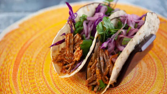 Tacos Mexicanos de Carne de Porco Desfiada (Cochinita)