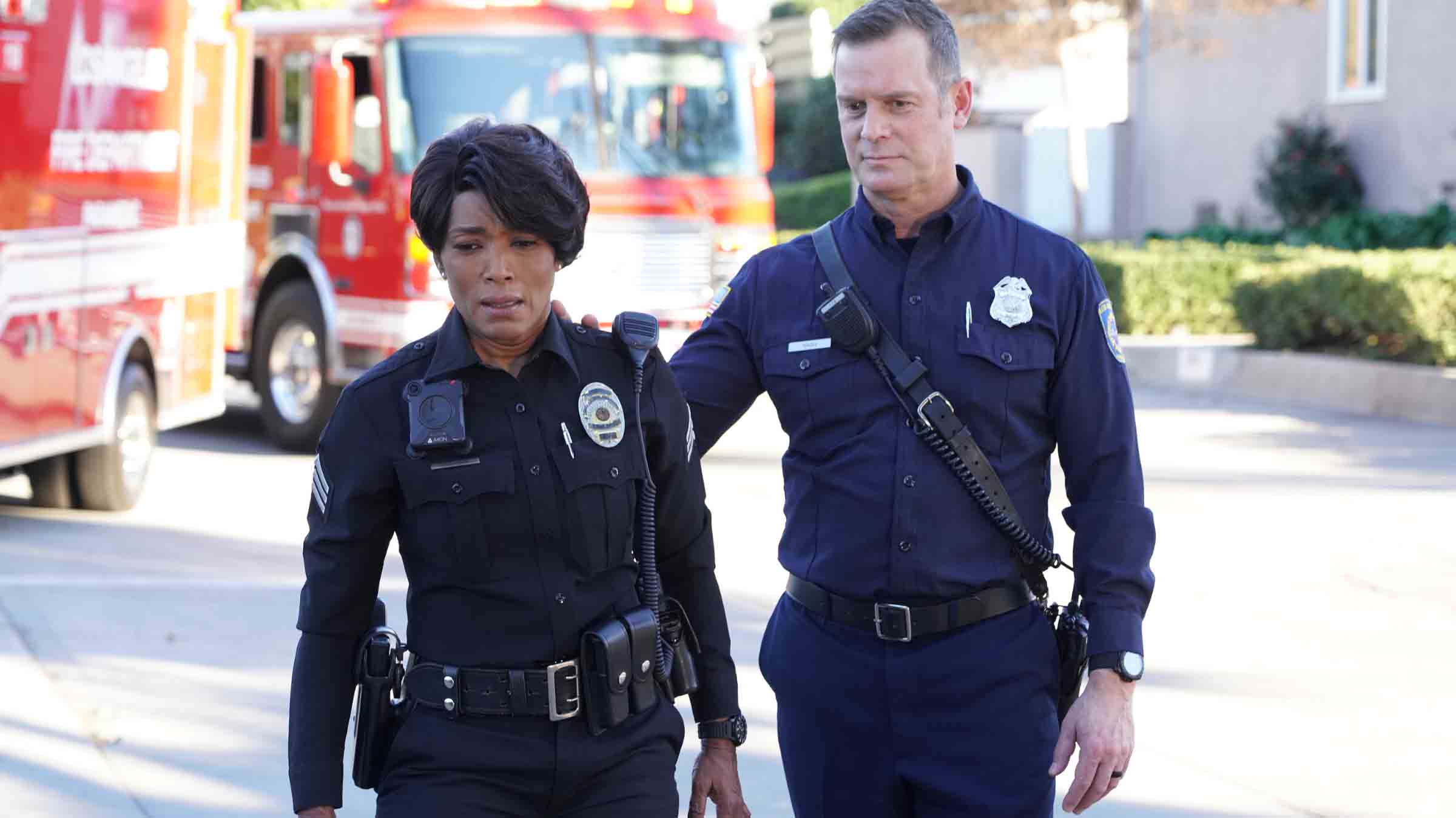 Série 9-1-1 EP 01 #serie #911 #emergencia #bombeiros